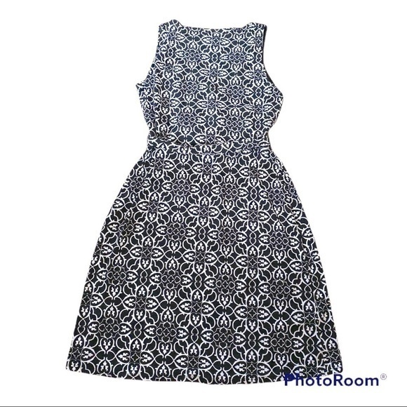 White House Black Market Dresses & Skirts - White House Black Market Pattern Dress Wrap Belt